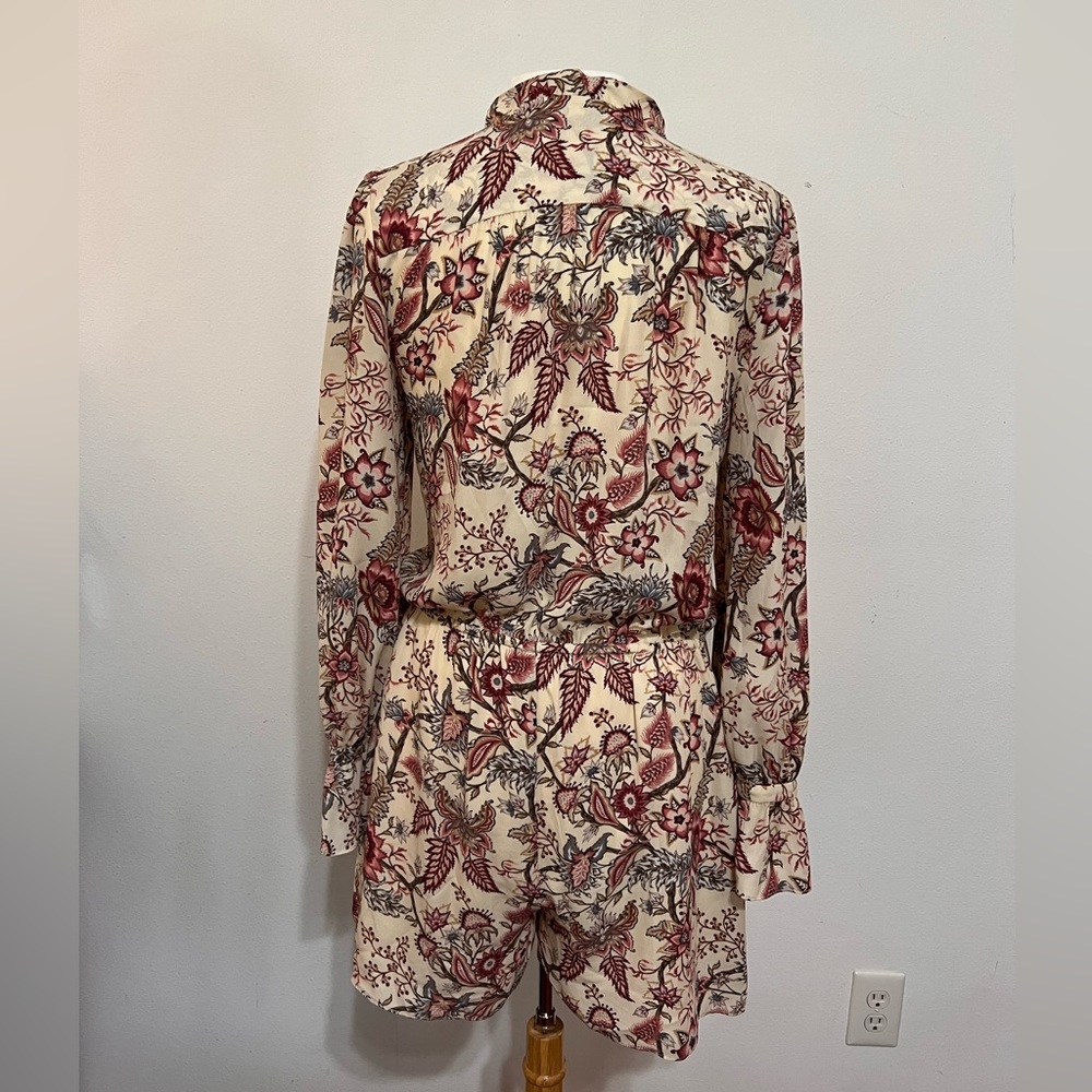 EEUC BCBGMAXAZRIA long sleeved shorts romper size medium.